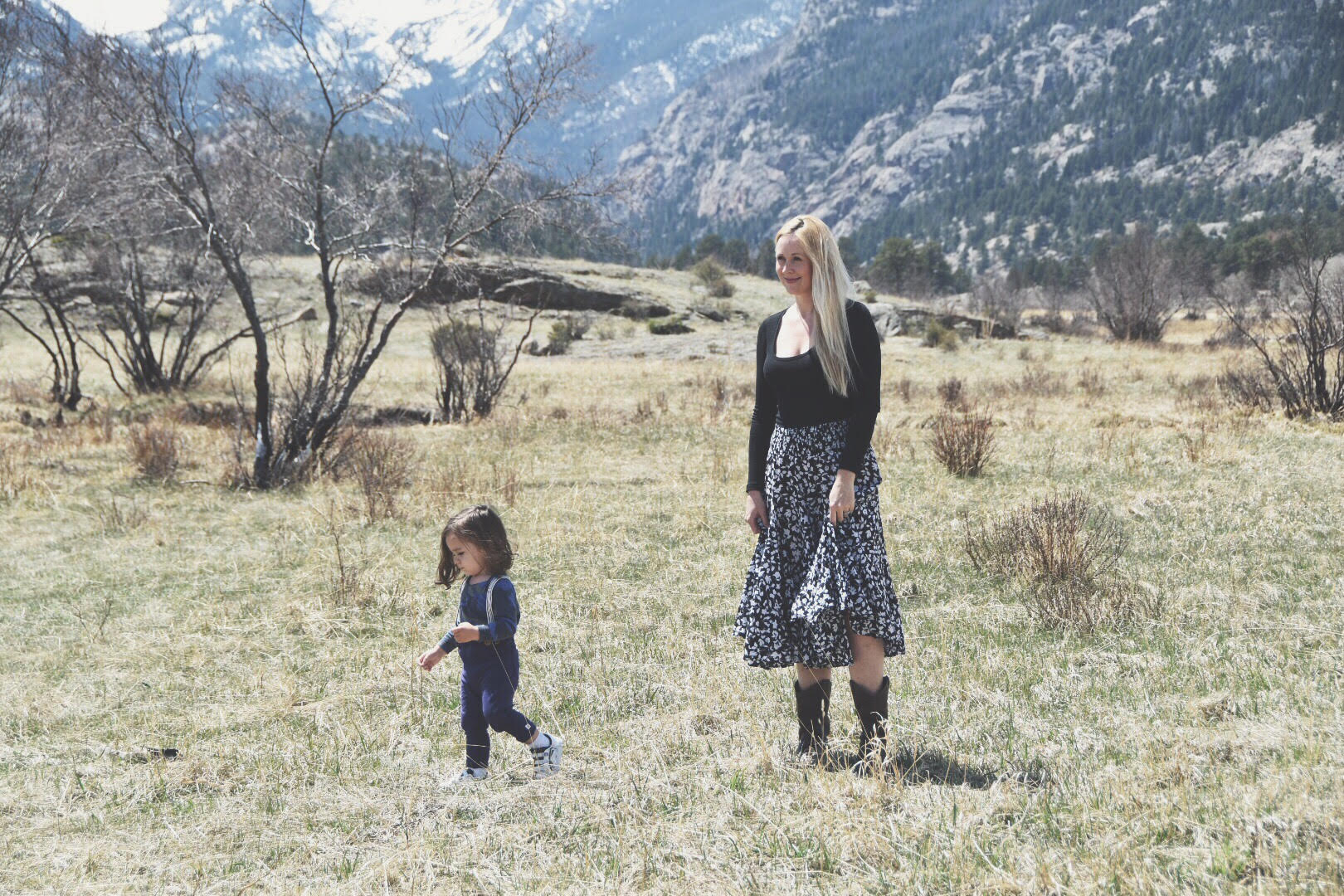 Mama and Child in front of mountains